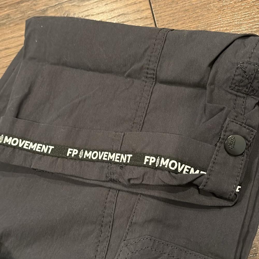 NWOT Free People Movement Mesmerize Me Black Cargo Pants Size Small Hiking - Picture 15 of 16